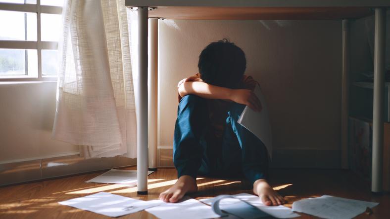 “16岁前偷够100万”,流动儿童的问题谁来解?